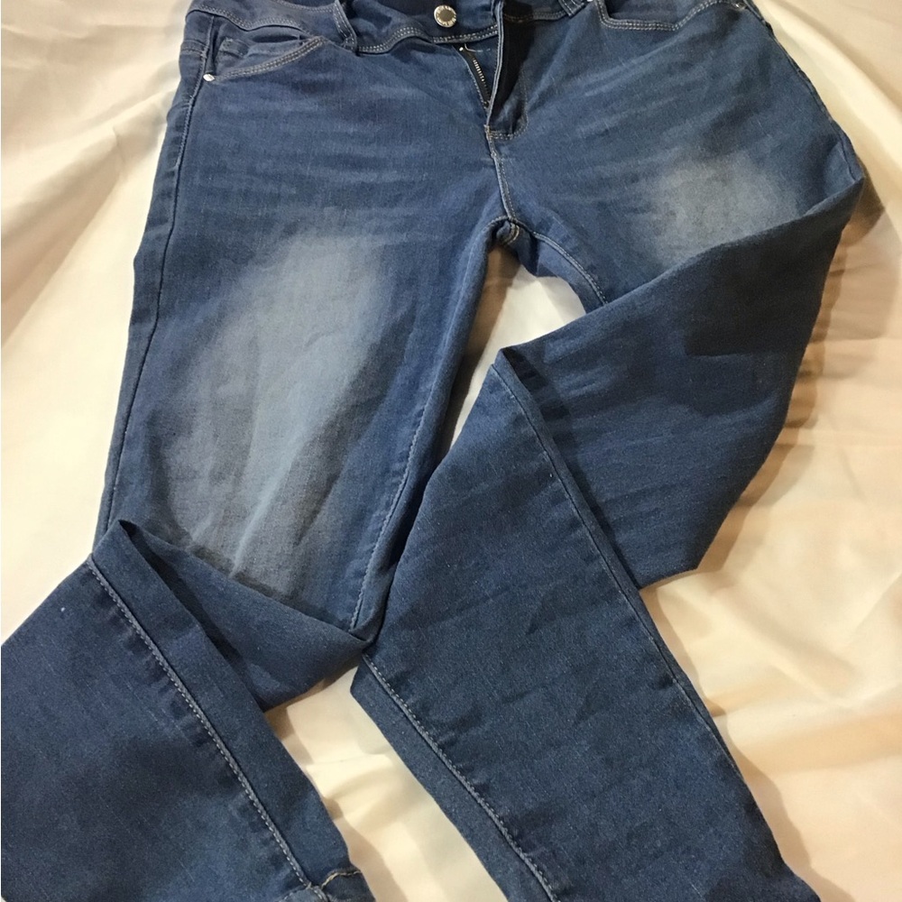Stylish Indigo Women's Straight Leg Jeans